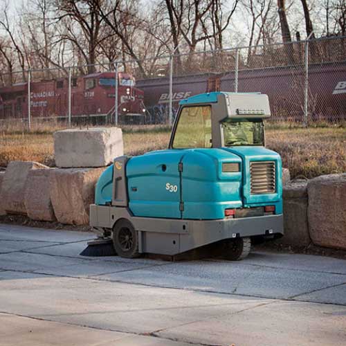 <span style='color:#000;font-size:18px;font-weight:700;'>TENNANT S30</span><br><span style='color:#000;font-size:14px !important;font-weight:400!important;'>Industrial Ride On Sweeper</span>
