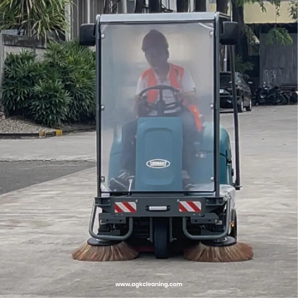 Alat Alat Housekeeping Mesin Ride On Sweeper